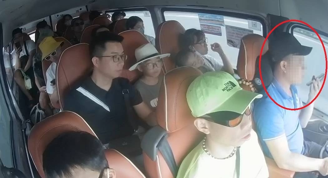 Tài xế sử dụng điện thoại khi lái xe, hành vi nguy hiểm cần ủy ban an toàn giao thông xử lý nghiêm