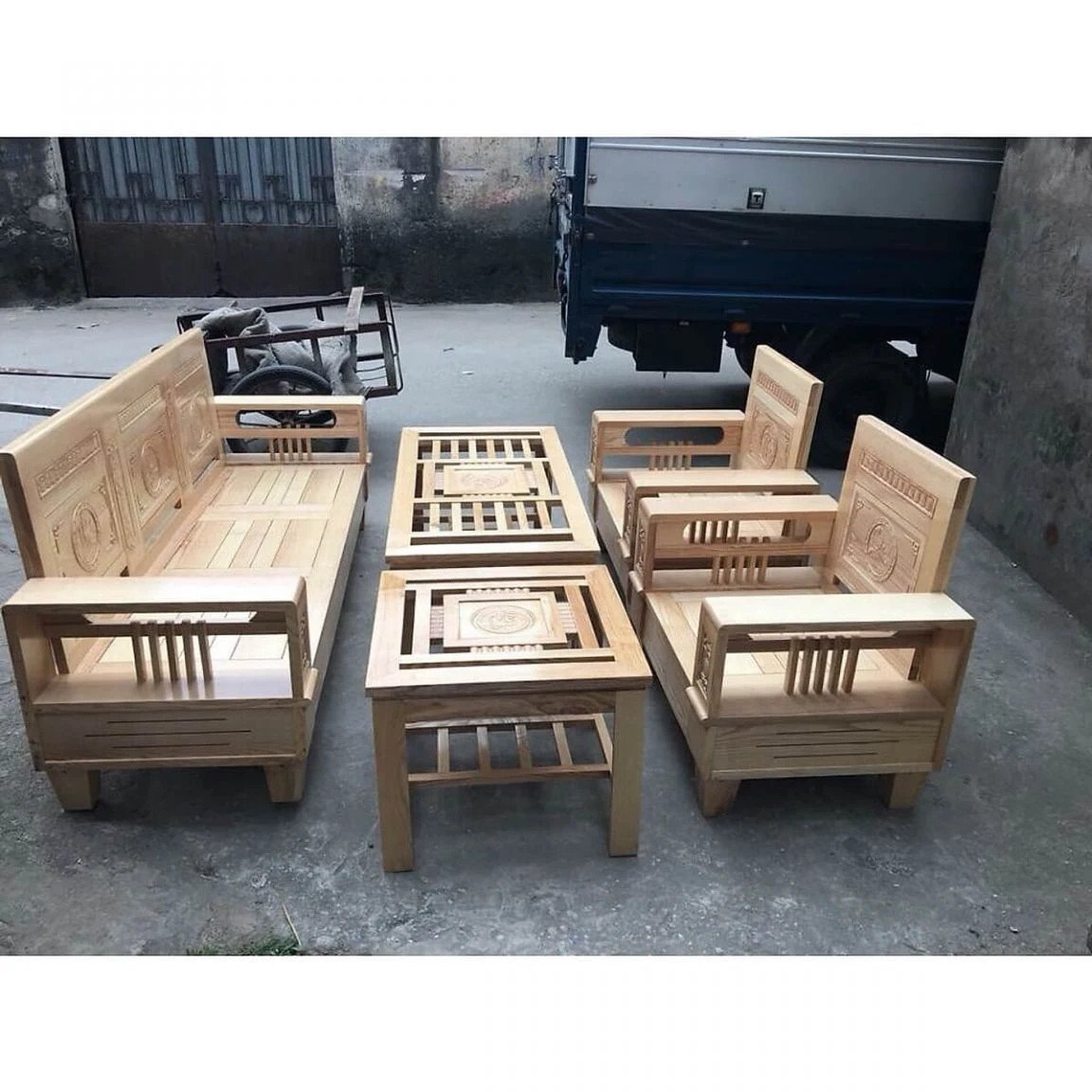 Tình trạng gỗ chưa qua xử lý kỹ ở bàn ghế giá rẻ 3 triệu