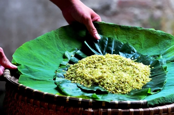 Làng Vòng Hà Nội có đặc sản gì nổi tiếng? Khám phá tinh hoa ẩm thực Bánh cốm làng Vòng thơm ngon