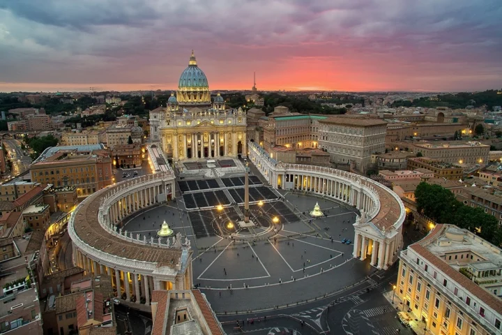 Bên trong Vương cung thánh đường Thánh Phêrô, Vatican