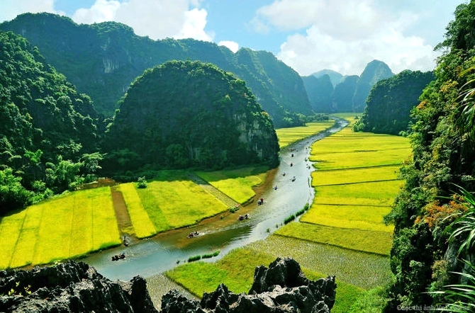Nguyễn Khoa Điềm quê ở đâu? Khám phá địa danh quê hương Bìa sách trường ca Đất Nước của Nguyễn Khoa Điềm