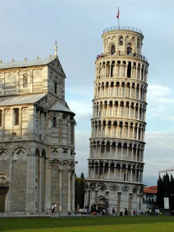 Cận cảnh kiến trúc chi tiết của Tháp Nghiêng Pisa