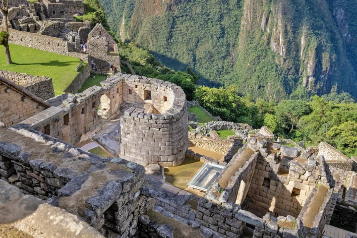 Cận cảnh những khối đá được ghép nối tinh xảo tại Machu Picchu