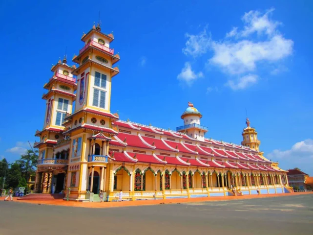 Cảnh quan Hồ Dầu Tiếng thơ mộng