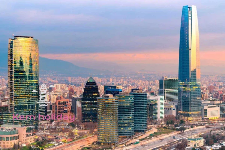 Cảnh quan thiên nhiên hùng vĩ bao quanh Santiago