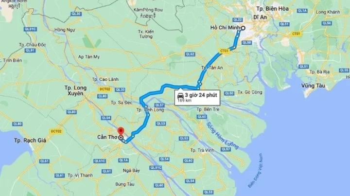 Cảnh tấp nập tại chợ nổi Cái Răng