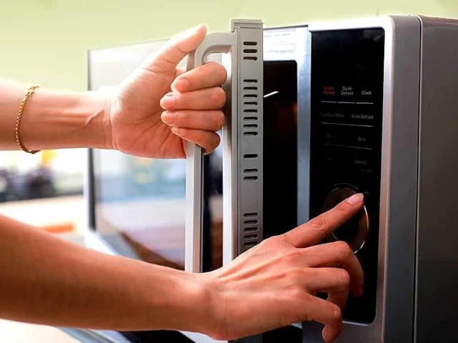 Loại Sóng Nào Dùng Để Nấu Chín Thức Ăn Trong Lò Vi Sóng? Cấu tạo bên trong của lò vi sóng