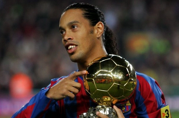 Cầu thủ Ronaldinho giành Quả bóng vàng vào năm nào? Hé lộ bí mật