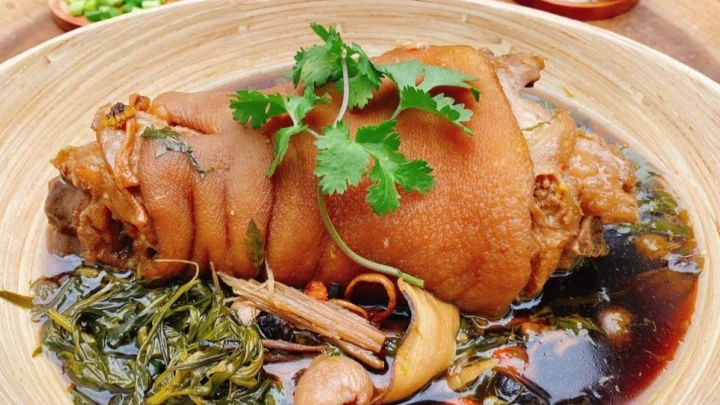 Chân giò hầm mềm ngon