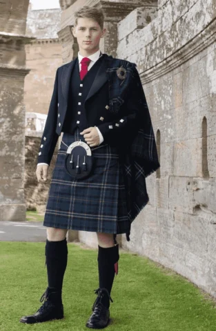 Chàng trai Scotland trong trang phục kilt truyền thống