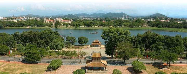 Chi tiết ngọn hải đăng Hòn Dấu trên tờ 200.000 đồng