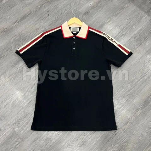 Chi tiết đường may và logo trên áo polo Gucci nam
