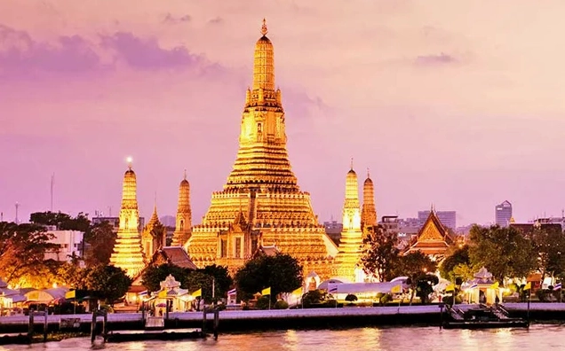 Khám Phá Biểu Tượng Thái Lan: Văn Hóa & Lịch Sử Sâu Sắc Chùa Bình Minh (Wat Arun) - Biểu tượng kiến trúc độc đáo