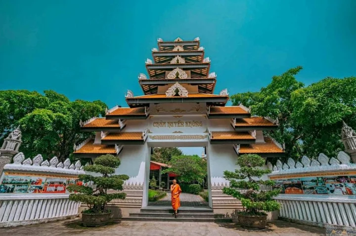 Chùa Huyện Không Sơn Thượng Huế