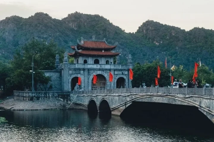 Cố đô Hoa Lư: Dấu ấn lịch sử và vẻ đẹp non nước 2026