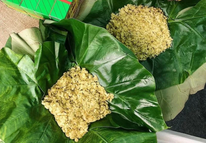 Làng Vòng Hà Nội có đặc sản gì nổi tiếng? Khám phá tinh hoa ẩm thực Cốm làng Vòng xanh mướt
