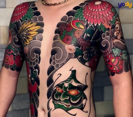 Hình xăm full ngực nam phong cách realism chân thực