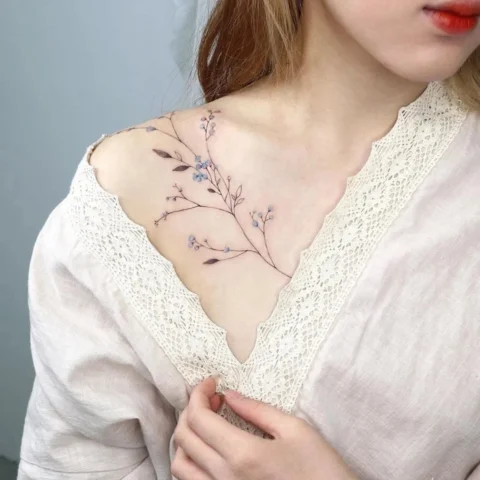 Hình Xăm Hoa Đẹp Cho Nữ: Khám Phá Vẻ Đẹp Bất Tận Hình xăm hoa cúc mini đơn giản