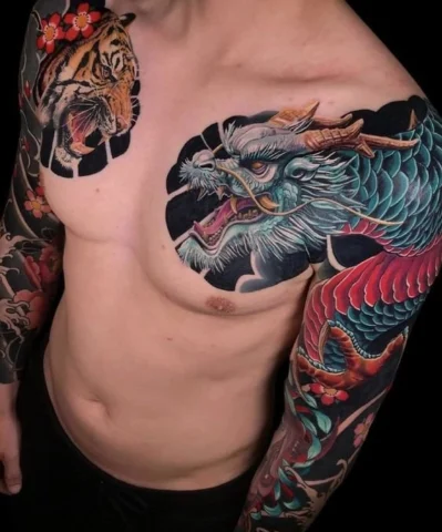 Hình xăm rồng hổ kín lưng thể hiện sự cân bằng