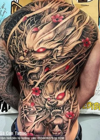 Hình xăm rồng lửa kín lưng với màu sắc rực rỡ