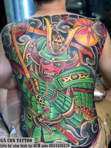 Hình Xăm Samurai Full Lưng: Biểu Tượng Sức Mạnh và Danh Dự 2026 Hình xăm samurai full lưng với hoa anh đào và sóng biển