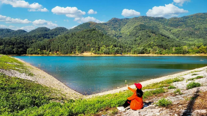 Hồ Hàm Lợn: Khám Phá Vẻ Đẹp Hoang Sơ & Kinh Nghiệm Du Lịch Chi Tiết