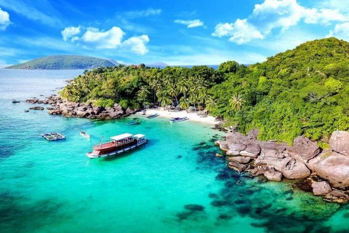 Hoạt động lặn biển ngắm san hô tại Hòn Bảy Cạnh Côn Đảo