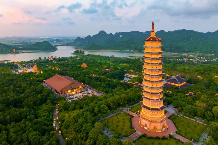 Hoạt động thể thao dưới nước tại Bãi Dinh