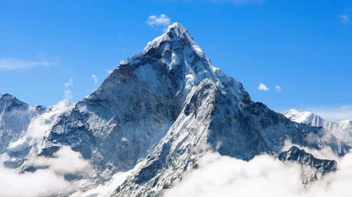 Đỉnh Everest ở nước nào? Khám phá sự thật về 'Nóc nhà Thế giới'