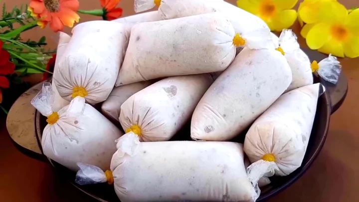 Kem chuối bích đựng trong ly