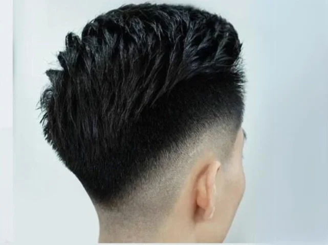 Kiểu tóc undercut nam với phần gáy fade