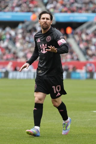 Lionel Messi chuyển đến Ligue 1 năm nào? Hành trình và tác động Lionel Messi ăn mừng bàn thắng