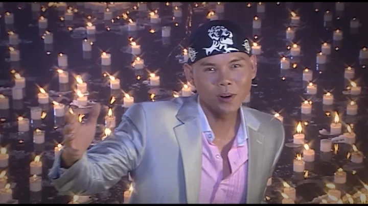 Nến trên bánh sinh nhật được thắp sáng rực rỡ