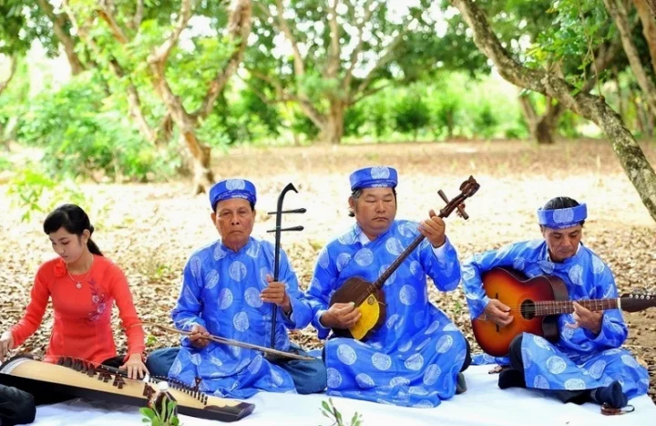 Nghệ sĩ biểu diễn Đờn Ca Tài Tử
