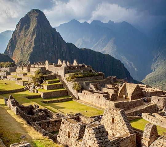 Những tàn tích của thành phố Inca cổ đại giữa thiên nhiên hùng vĩ