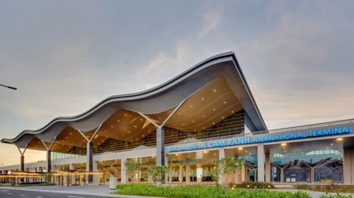 Sân Bay Quốc Tế Cam Ranh: Cửa Ngõ Du Lịch Thiên Đường 2026