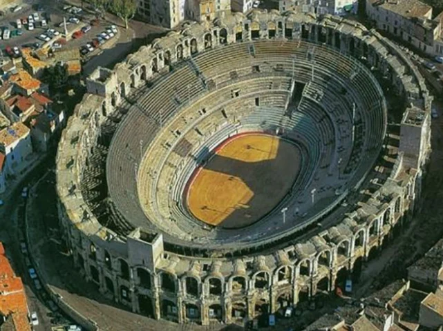 Đấu trường La Mã nằm tại đâu ở Italia? Khám phá Colosseum Toàn cảnh Đấu trường La Mã hùng vĩ
