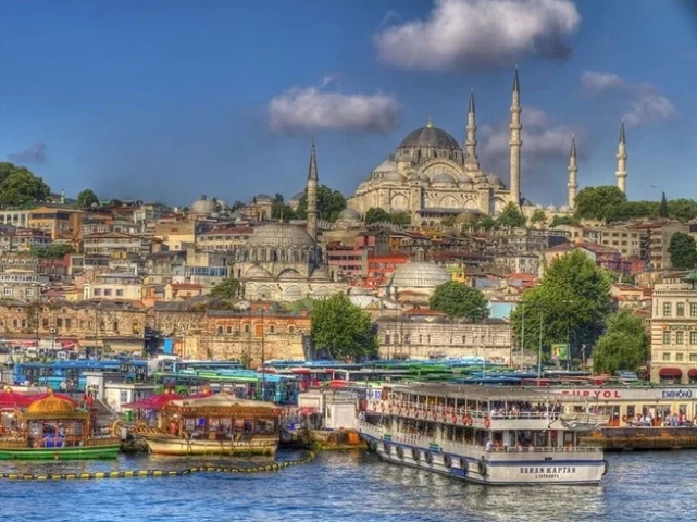Thủ đô nào nằm trên hai châu lục? Khám phá Istanbul độc đáo Toàn cảnh Istanbul nhìn từ eo biển Bosphorus