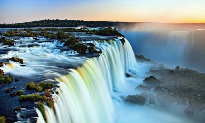 Toàn cảnh Thác Niagara hùng vĩ chia đôi biên giới Mỹ - Canada