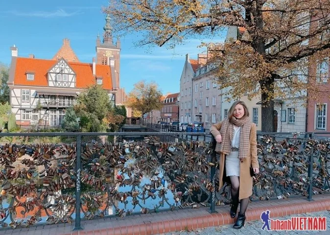Đâu là thủ đô của Ba Lan? Khám phá Warsaw - Trái tim lịch sử Toàn cảnh thành phố Warsaw nhìn từ trên cao