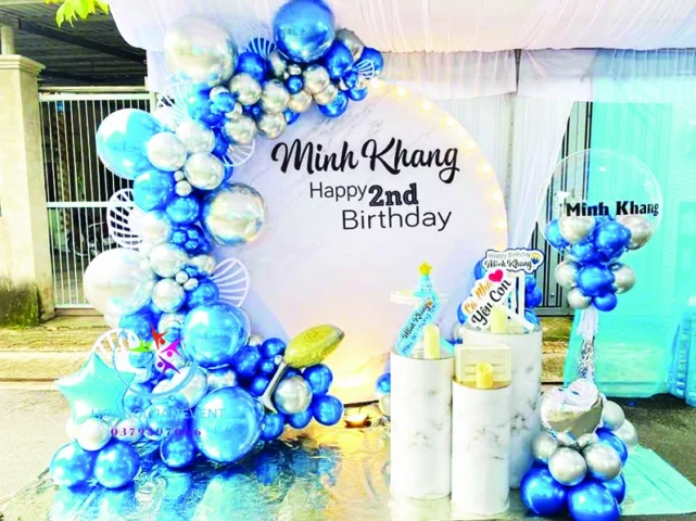 Trang trí sinh nhật cho bé với bóng bay và backdrop ấn tượng