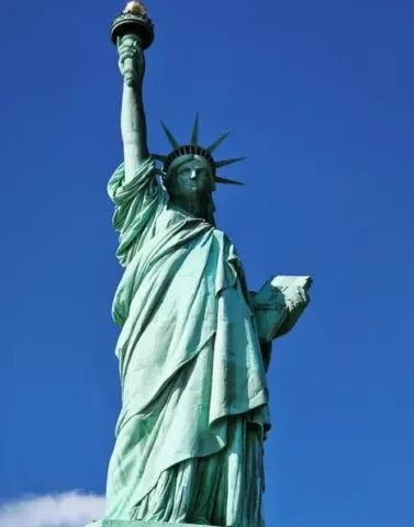 Tượng Nữ Thần Tự Do uy nghi trên Đảo Liberty