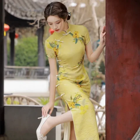Vẻ đẹp thanh thoát, quý phái trong chiếc sườn xám cách tân