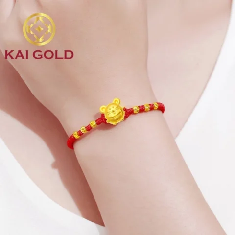 Vòng chỉ đỏ kết hợp charm phong thủy